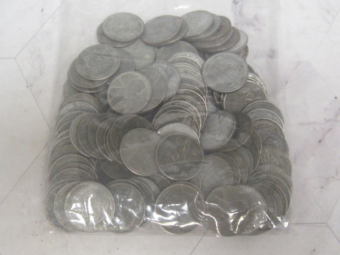 Lot of 113 1943 Steel Lincoln Cents: Special war times issue for one year only 