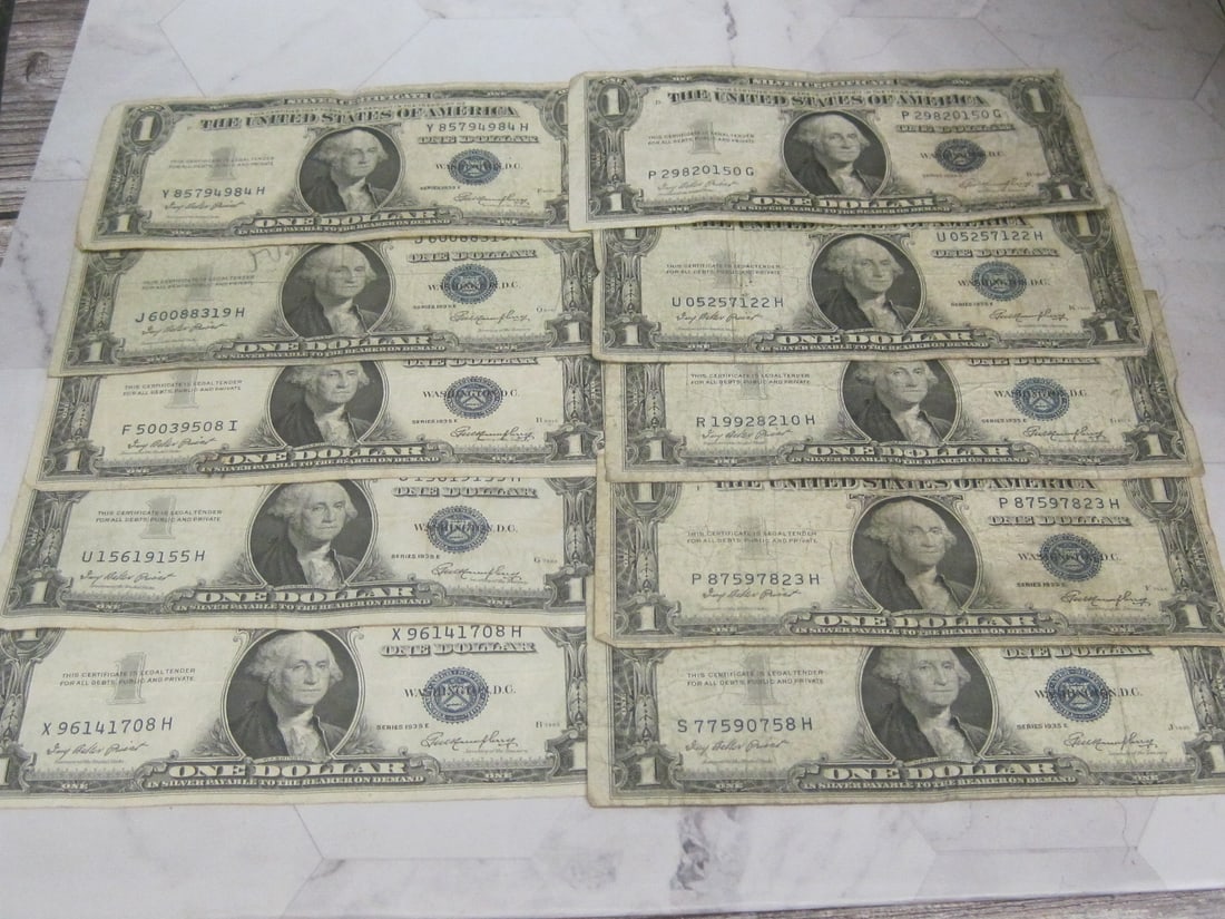 Lot of 10 1935 E $1 Silver Certificates (1 of 3)