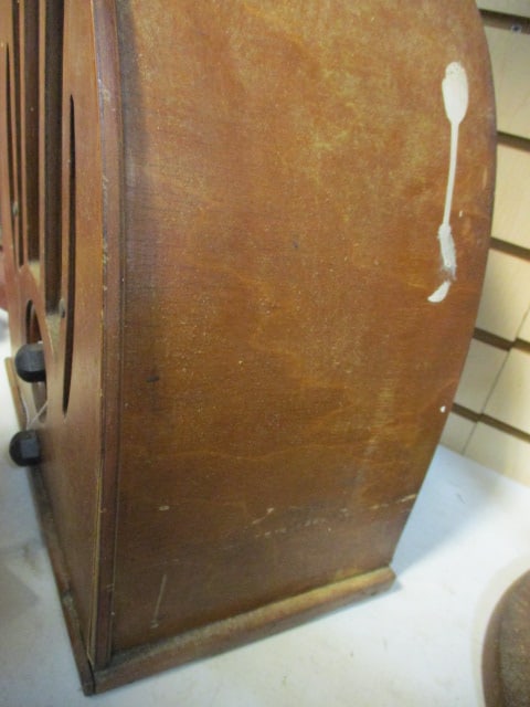 Philco Vintage Tube Radio Cathedral Style - 4