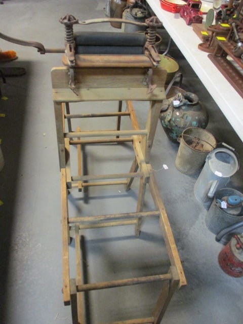 Sears Roebuck & Co. Chicago, IL Clothes Wringer & Washtand: 18 x 15 x 45 not including handle 