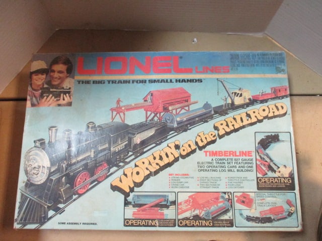 Lionel Lines Timberline 'Working on the RR' Set in Box (1 of 11)