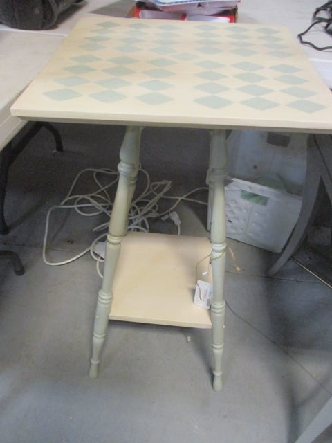 Square 2 Tier Parlor Table (1 of 5)