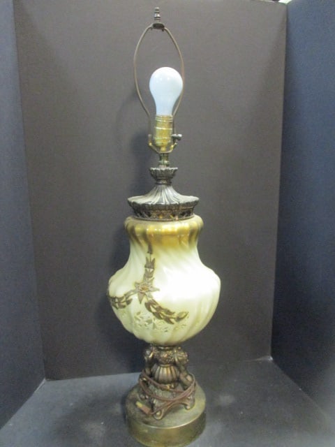 Midcentury Hollywood Regency Style Lamp (1 of 8)