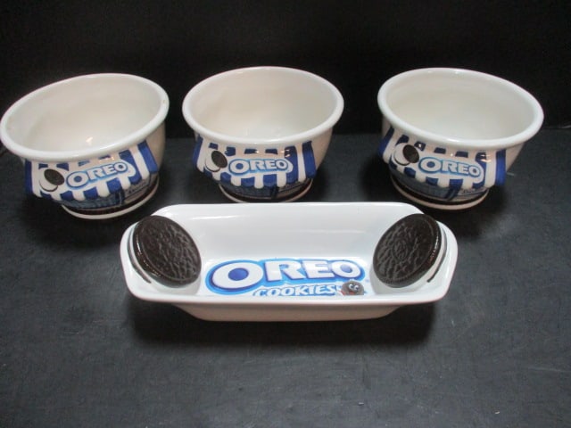 Kraft Foods Oreo Cookie Set (3 Bowls, 1 server): . 
