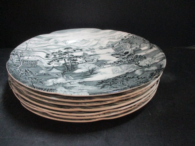 Johnson Bros. 'Enchanted Garden' Plates (Lot of 7): 10" 