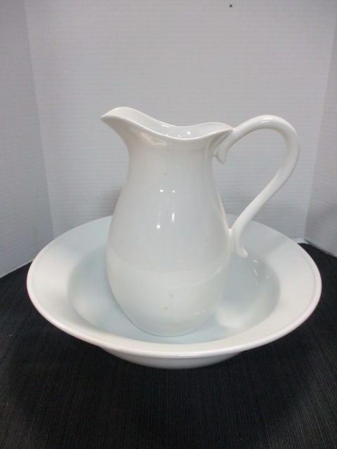 White Threshold Pitcher & Washbowl (1 of 8)