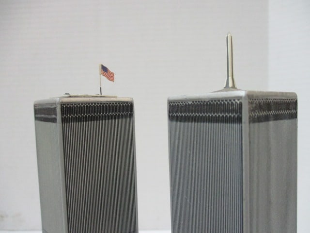 The Danbury Mint "Twin Towers Commemorative" Sculpture and 2 NYC Books - 10