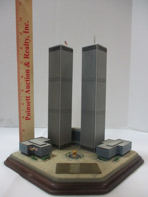 The Danbury Mint "Twin Towers Commemorative" Sculpture and 2 NYC Books - 12