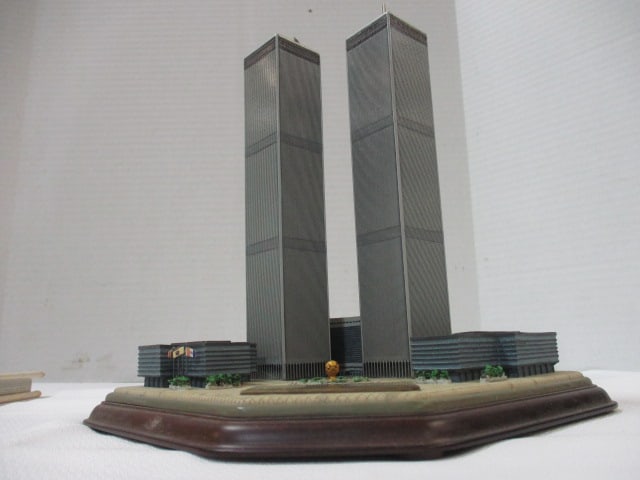 The Danbury Mint "Twin Towers Commemorative" Sculpture and 2 NYC Books - 6