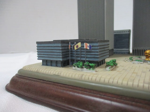 The Danbury Mint "Twin Towers Commemorative" Sculpture and 2 NYC Books - 7