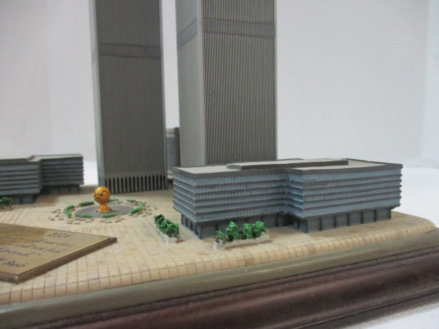 The Danbury Mint "Twin Towers Commemorative" Sculpture and 2 NYC Books - 8
