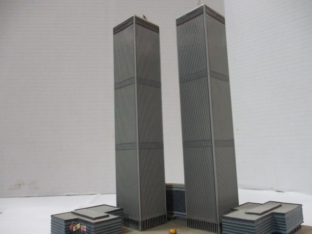 The Danbury Mint "Twin Towers Commemorative" Sculpture and 2 NYC Books - 9