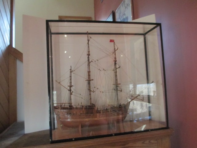 Impressive "1768 Endeavour" Hand Built Model Ship in Display Case (1 of 14)