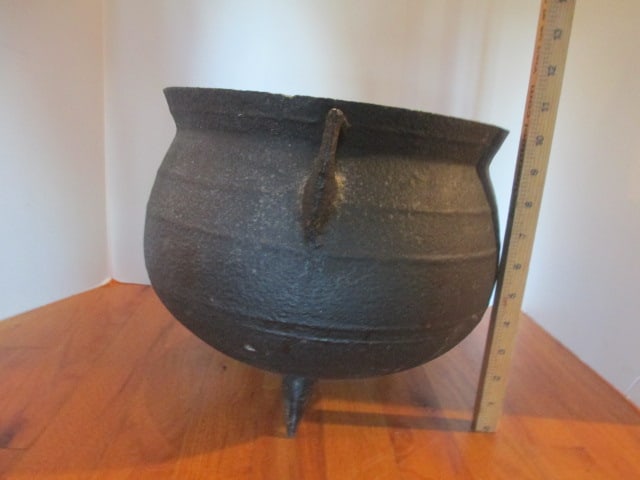 Vintage Cast Iron Caldron - 6