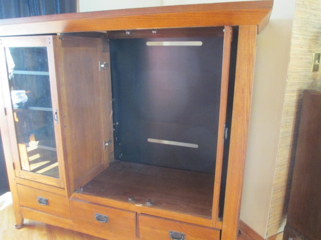 Broyhill Misson Style Entertainment Cabinet - 11