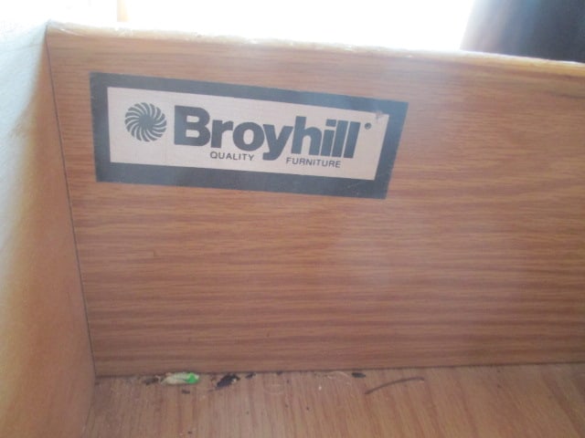 Broyhill Misson Style Entertainment Cabinet - 7