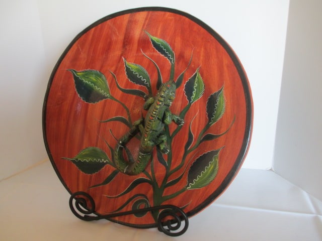 Handpainted 3-D Terra Cotta Iguana on Branch Plate: 16"dia 