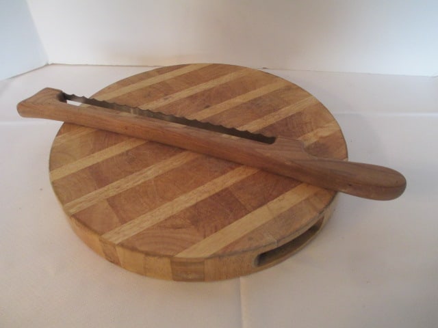 Round Mountain Works Wood Cutting Board and Wooden Handle Bread Knife (1 of 9)