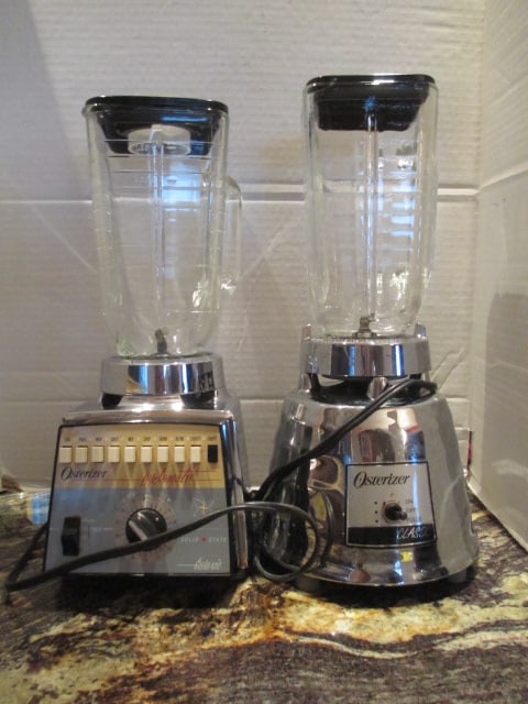 Osterizer Cyclomatic and Classic Blenders with Glass Vessels (1 of 4)