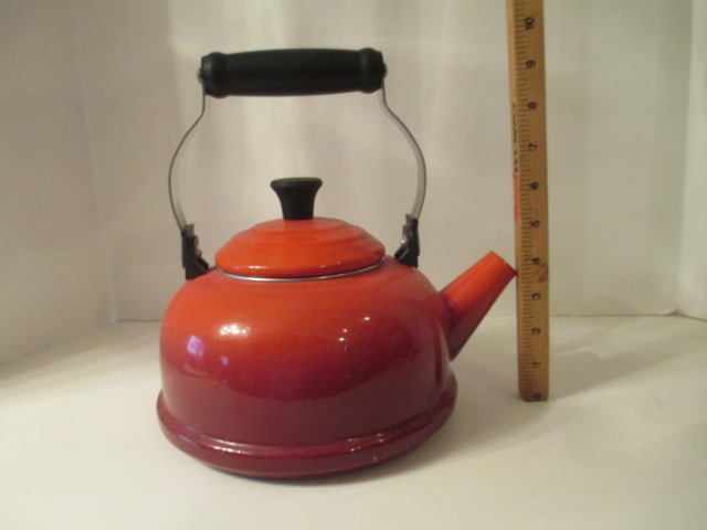 Le Creuset Cerise 1.7 Quart Kettle and Trivet - 11