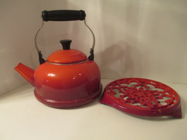 Le Creuset Cerise 1.7 Quart Kettle and Trivet: . 
