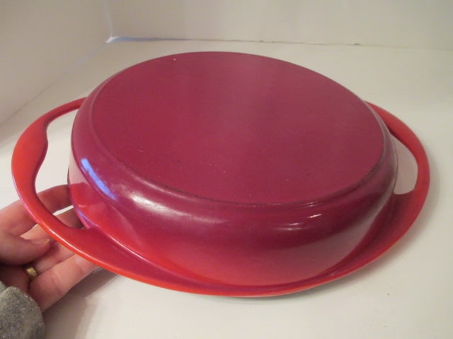 Le Creuset Cerise Enamel over Cast Iron Cake Pan/Pot Lid and Whtie Pie Bird Funnel in Original Box - 4