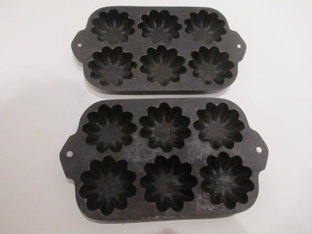 Two Cast Iron Turk Head Muffin Pans (1 of 5)