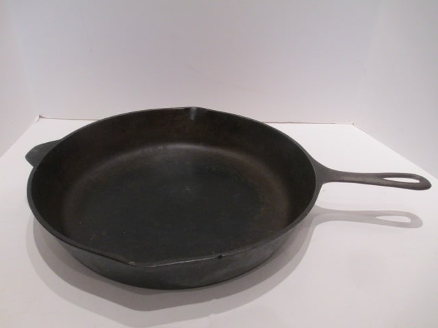 #12 13 1/2" Cast Iron Skillet (1 of 6)