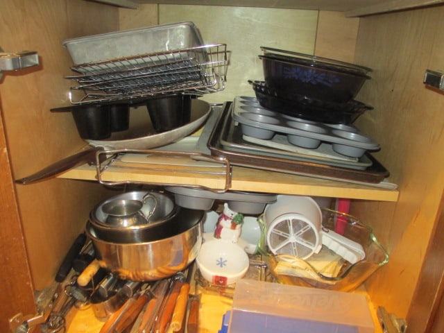 Contents of Kitchen Cabinets and Drawers - 6