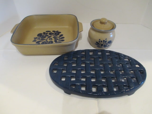 Pfaltzgraff "Folk Art" Sugar Bowl, 8x8 Baker and Blue Vinyl Coated Cast Metal Trivet: . 