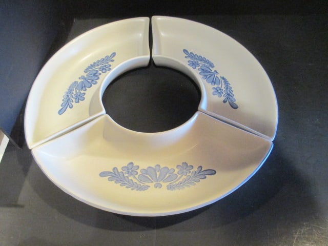 Pfaltzgraff Yorktowne Apple Shaped Baker, Two Apple Shaped Bowls and 4 Piece - 11