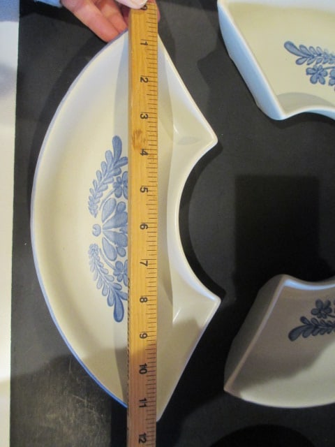 Pfaltzgraff Yorktowne Apple Shaped Baker, Two Apple Shaped Bowls and 4 Piece - 13