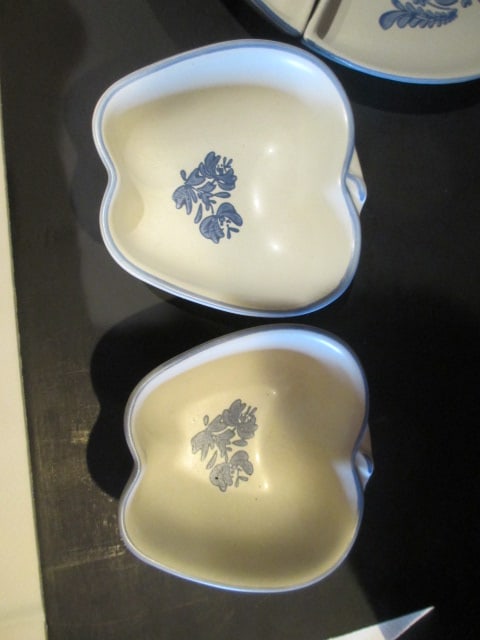 Pfaltzgraff Yorktowne Apple Shaped Baker, Two Apple Shaped Bowls and 4 Piece - 6