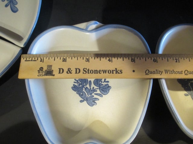 Pfaltzgraff Yorktowne Apple Shaped Baker, Two Apple Shaped Bowls and 4 Piece - 7