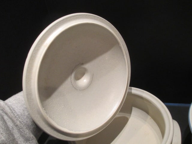 Pfaltzgraff Yorktowne Covered Casserole and Covered Vegetable Bowl - 3