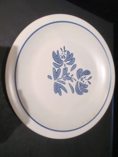 Pfaltzgraff Yorktowne 48 Piece Estate Set - 3