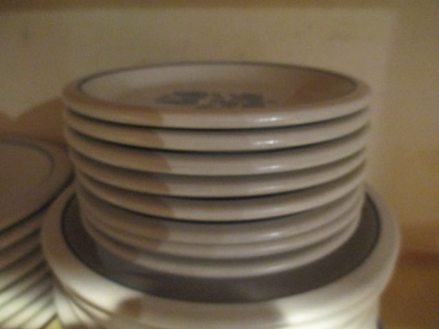 Pfaltzgraff Yorktowne 48 Piece Estate Set - 5