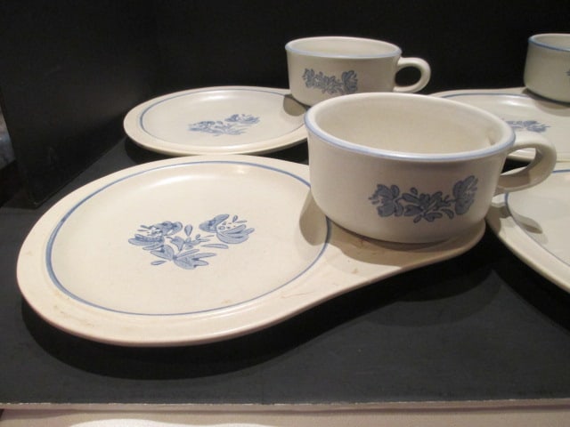 Pfaltzgraff Yorktowne Oval Snack Trays and Soup Mugs - 2