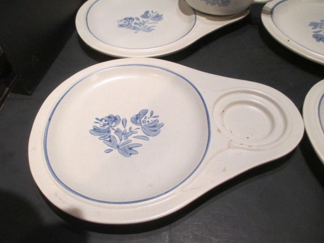 Pfaltzgraff Yorktowne Oval Snack Trays and Soup Mugs - 3