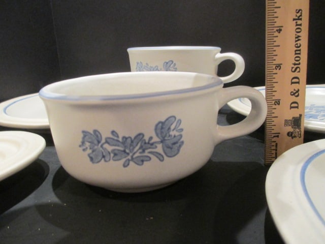 Pfaltzgraff Yorktowne Oval Snack Trays and Soup Mugs - 6