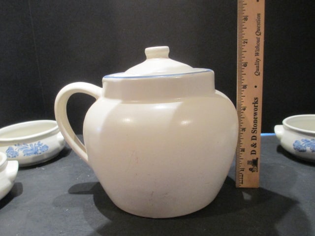 Pfaltzgraff Yorktowne Lidded Bean Pot and Four Bean/Soup Handled Bowls - 5