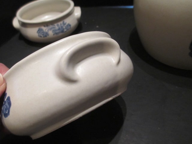 Pfaltzgraff Yorktowne Lidded Bean Pot and Four Bean/Soup Handled Bowls - 9