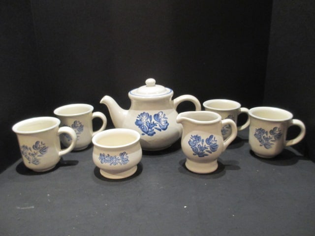 Pfaltzgraff Yorktowne Teapot, Creamer, Sugar Bowl and Four Mugs (1 of 11)