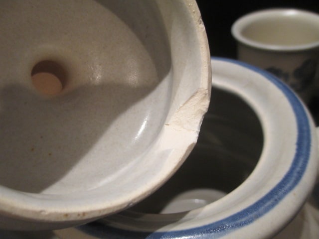 Pfaltzgraff Yorktowne Teapot, Creamer, Sugar Bowl and Four Mugs - 7