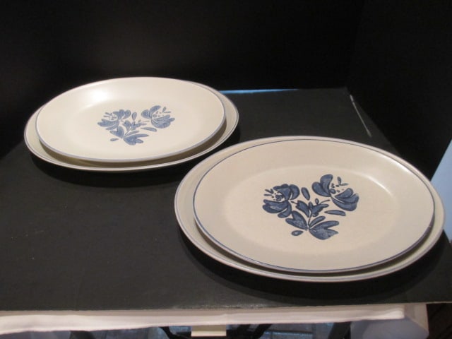 Pfaltzgraff Yorktowne 14" and 16" Oval Serving Platters (1 of 12)