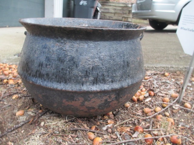 Vintage #12 Cast Iron Cauldron (1 of 7)