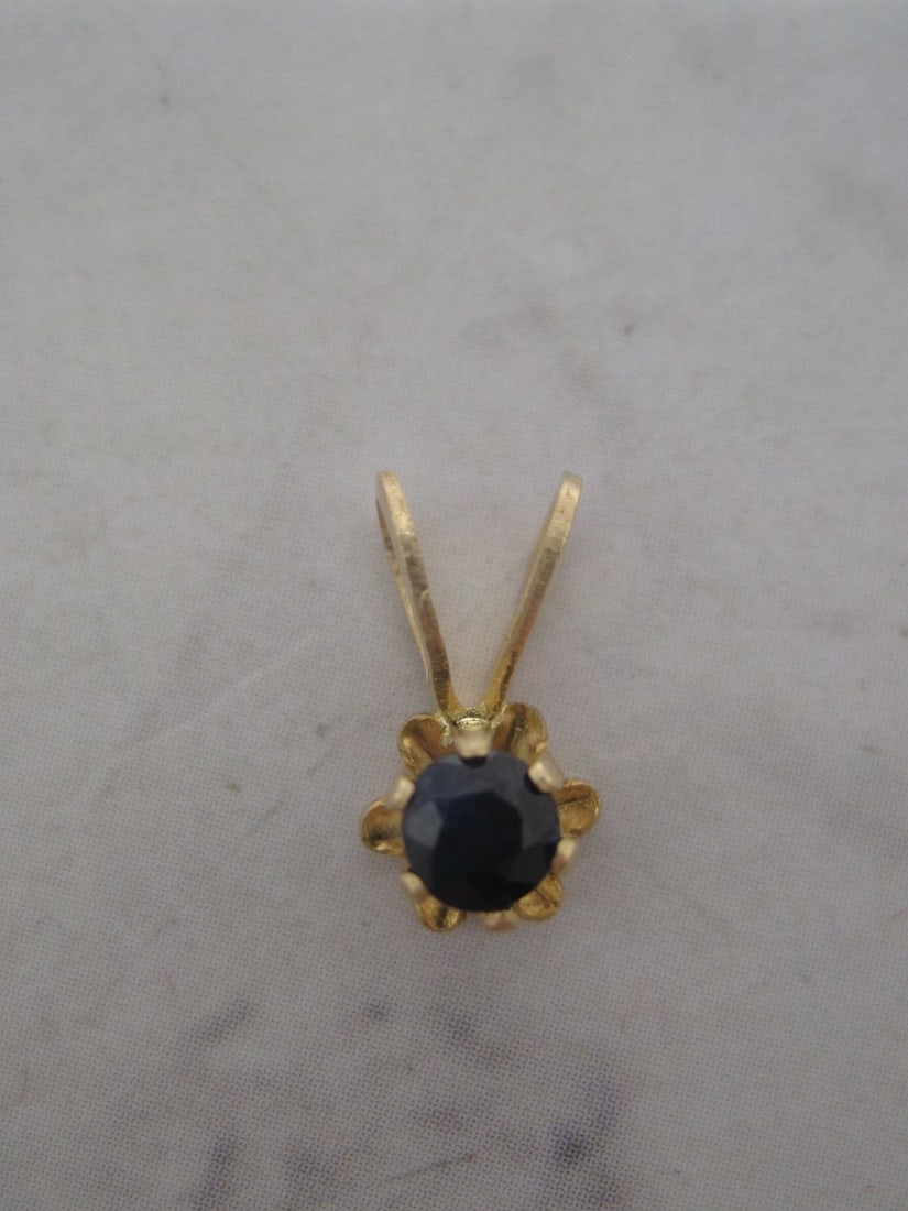14k Gold Sapphire Pendant (1 of 3)