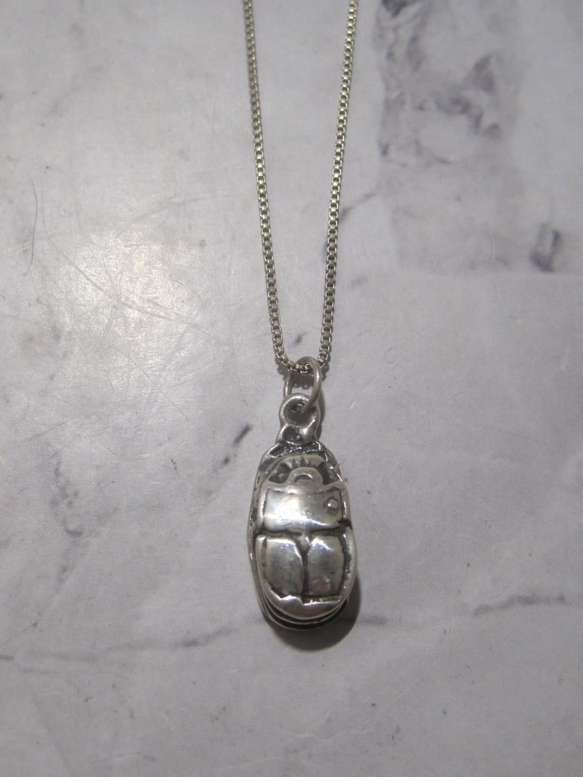 Sterling Silver Vintage Scarab Pendant & Chain: Weighs 6.3 grams, 18" Sterling silver box link chain 