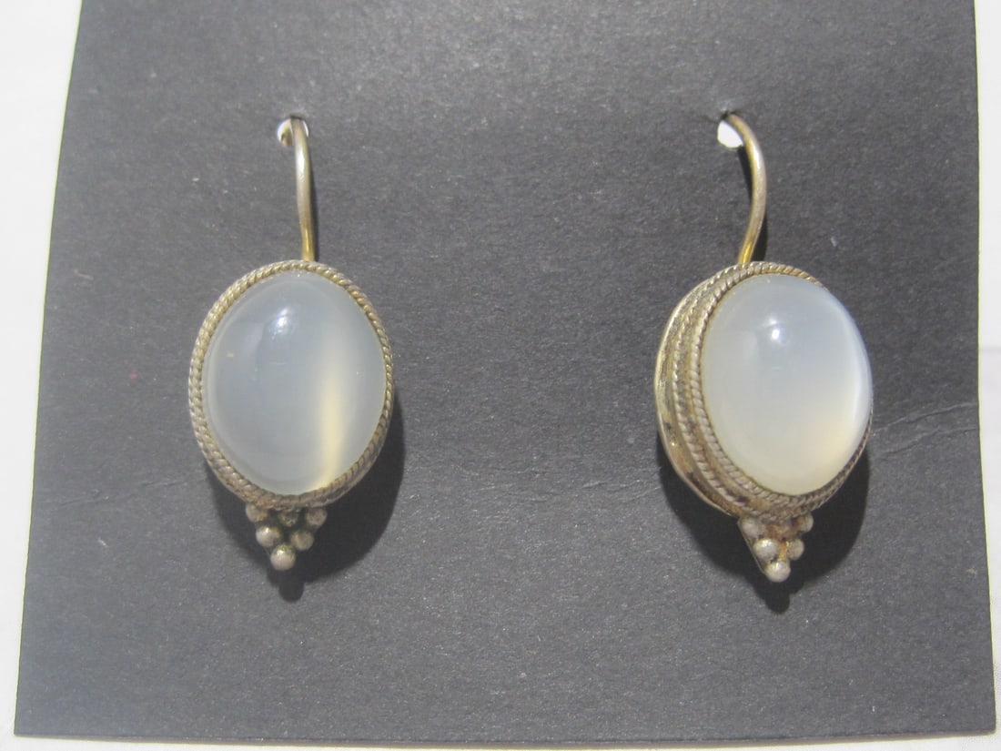 Sterling Silver Moonstone Earrings: .