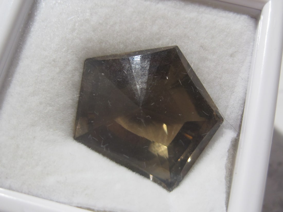 Smoky Quartz: 22.5 carats, 22x18mm, Fantasy cut 